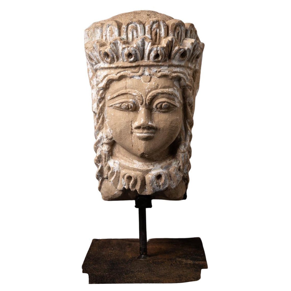 17th century Antique sandstone head from India from a Hindu Temple For Sale