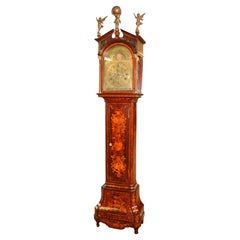 Horloge grand-père à grande caisse en marqueterie hollandaise figurative de la fin du XVIIIe siècle 