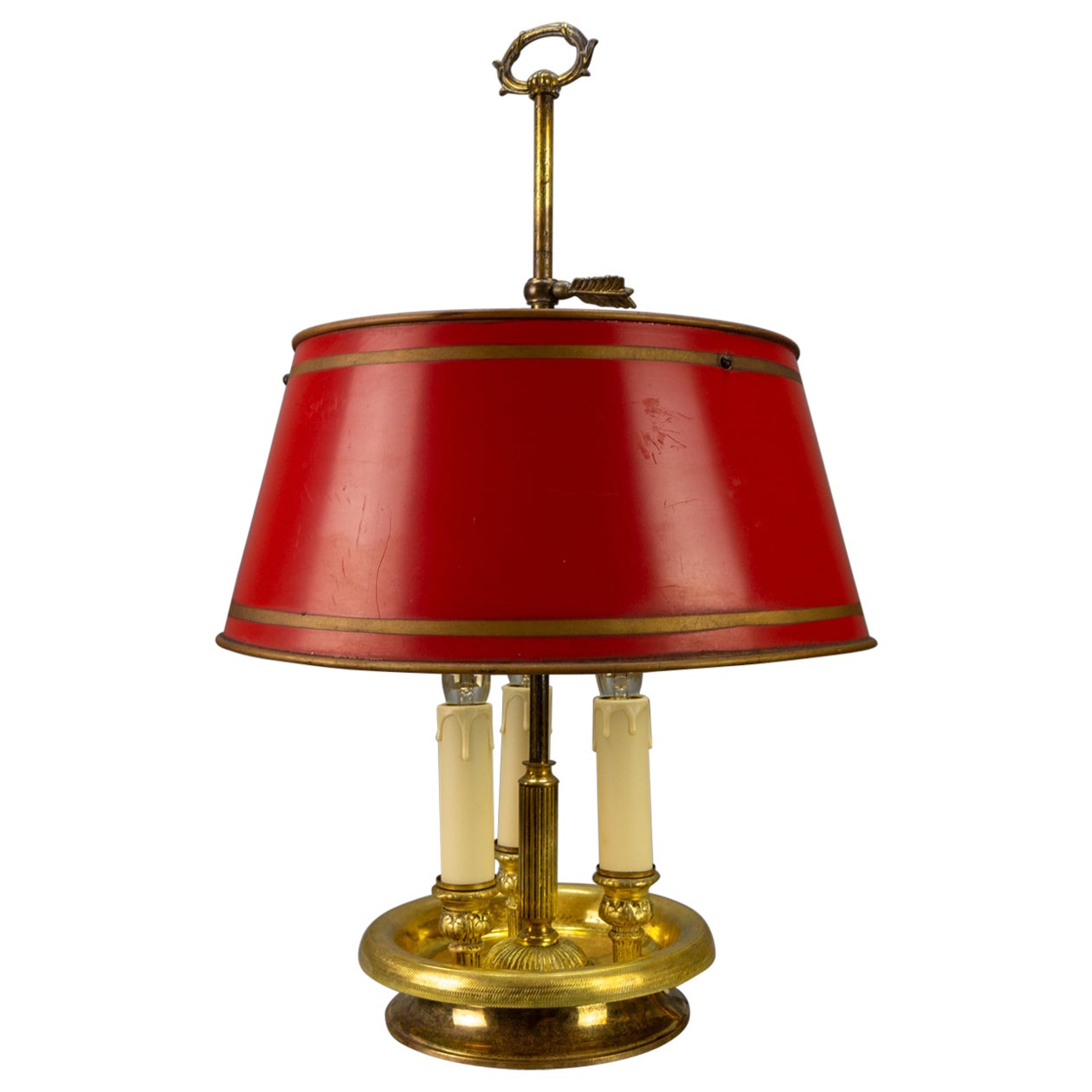 Französisches Messing und roter Tole-Schirm Dreilichtige Bouillotte-Schreibtischlampe im Angebot