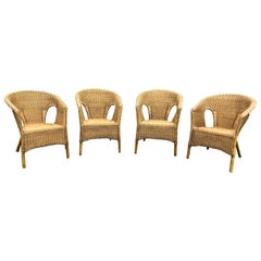 Ensemble de quatre chaises vintage en osier tressé
