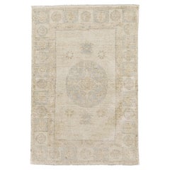 Mehraban Vintage-Teppich aus der Safira-Kollektion im Khotan-Design