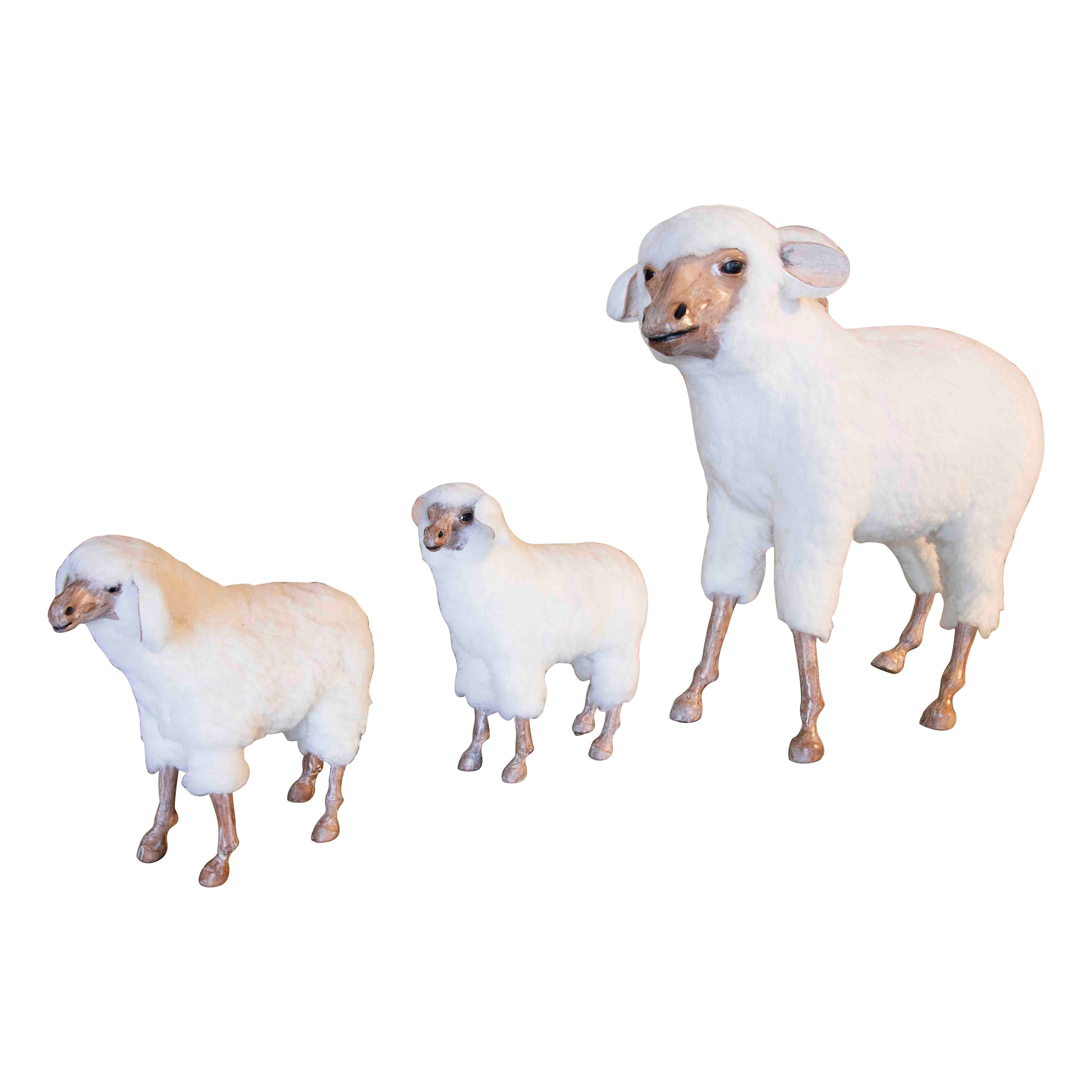 Set aus drei handbemalten Schafen aus Holz und synthetischer Wolle