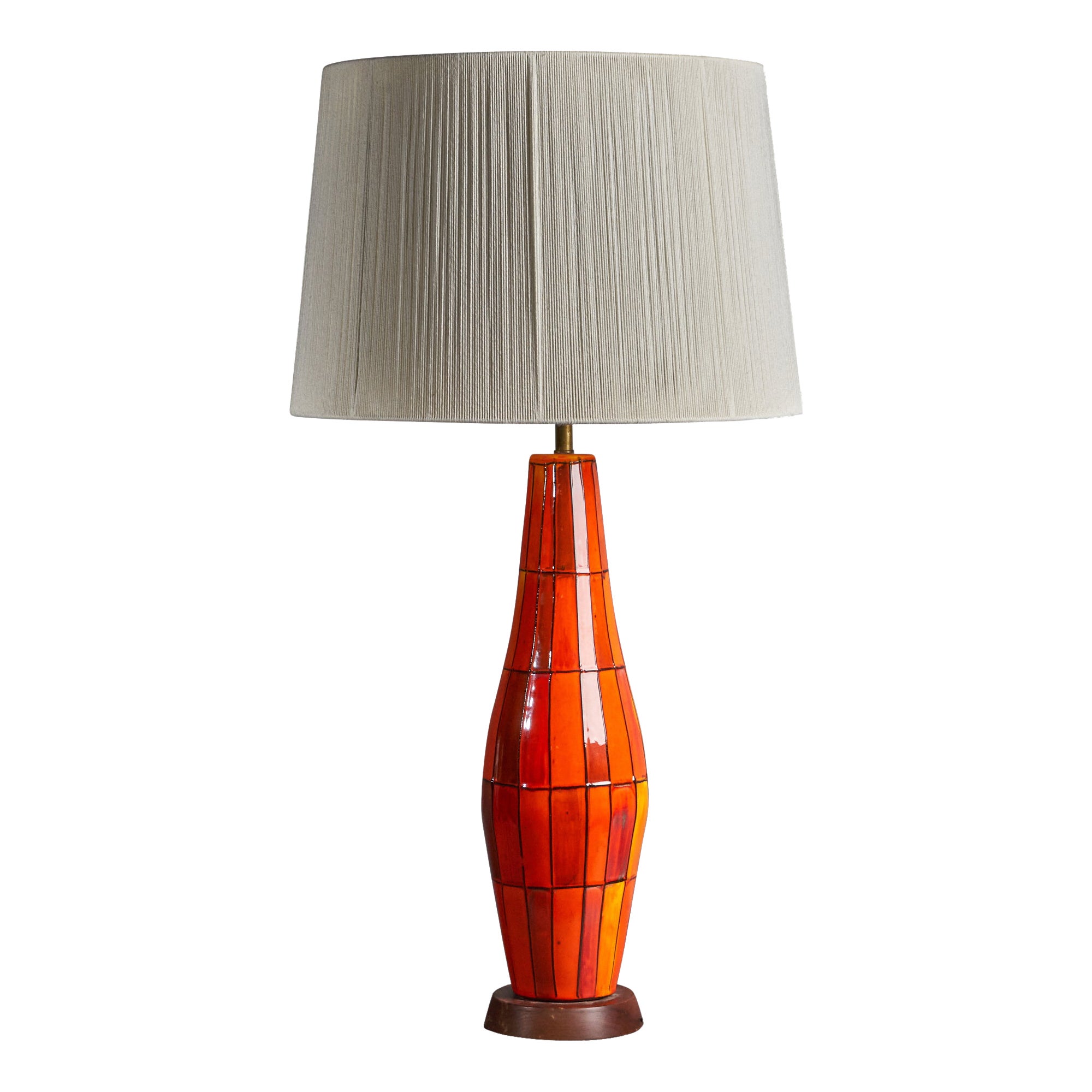 Italienische Designerin, große Tischlampe, Keramik, Nussbaum, Stoff, Italien, 1960er Jahre