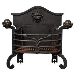 Grille de cheminée victorienne en fonte avec pattes de lion