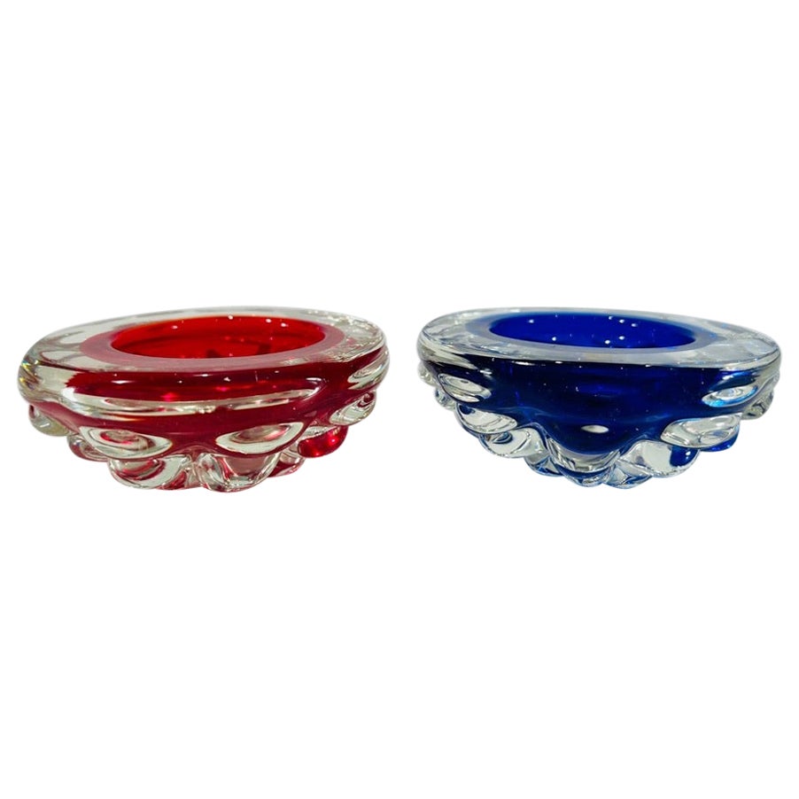 Pair of ashtrays in Murano glass red and blue attributed to Barovier&Toso 1990 For Sale