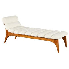 Dänische Chaiselongue aus Boucle-Stoff, Moderne der Mitte des Jahrhunderts