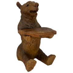 Ancienne table de présentation "Butler" en forme d'ours sculpté Black Forest