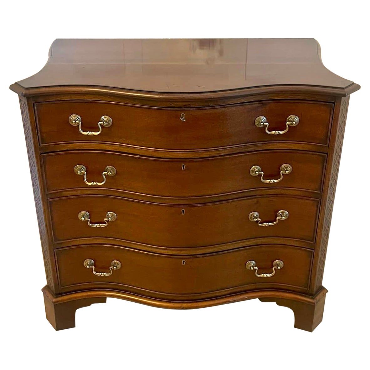 Antique Edwardian Quality Mahogany Serpentine Shaped Chest of 4 Drawers  For Sale