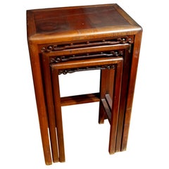 Anciennes tables gigognes chinoises en bois de rose et acajou Ric #1