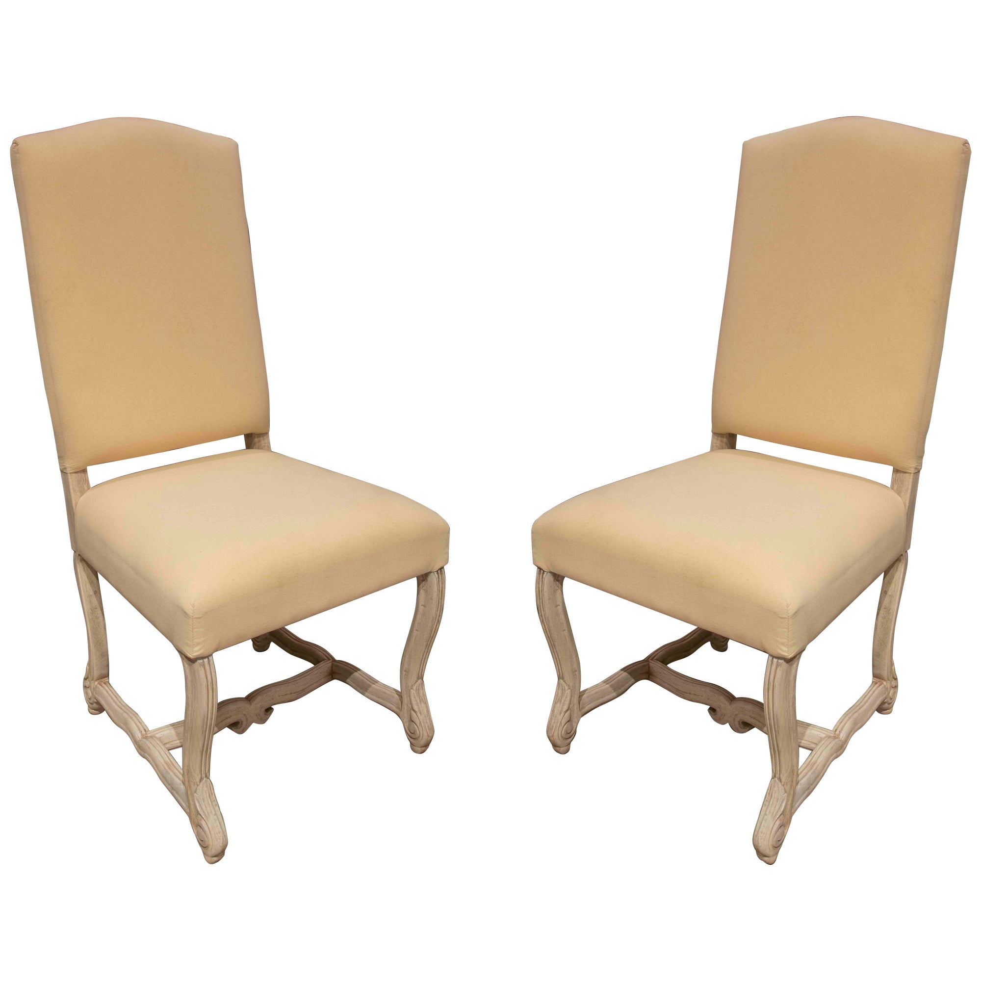 Paar von  Esszimmerstühle mit hoher Rückenlehne aus Holz für Polstermöbel im Angebot