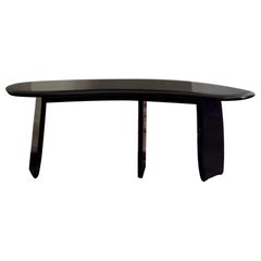 Panchina in legno di frassino nero laccato alto dal design contemporaneo di kar