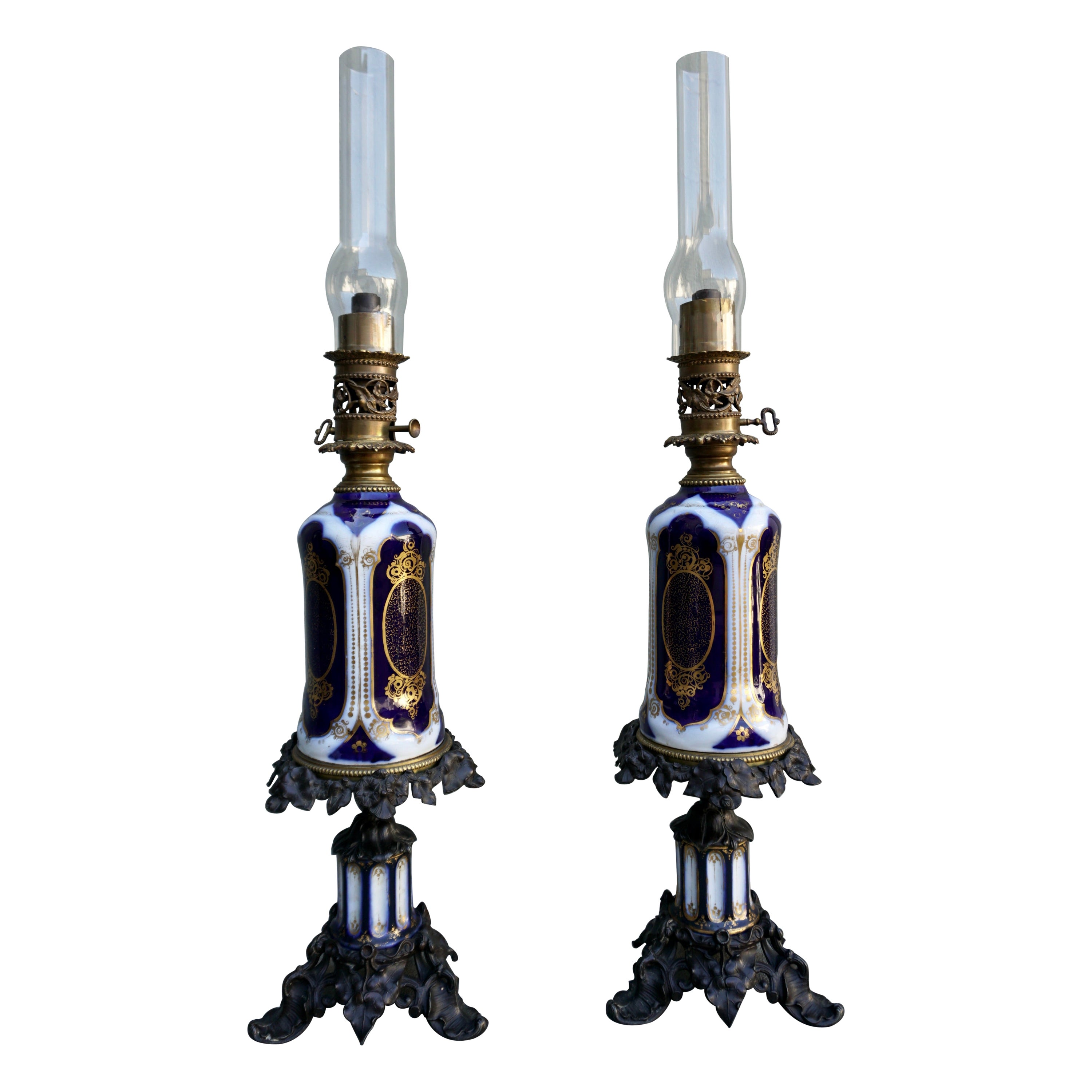 Paire de lampes à huile de Bayeux avec montures en bronze en vente