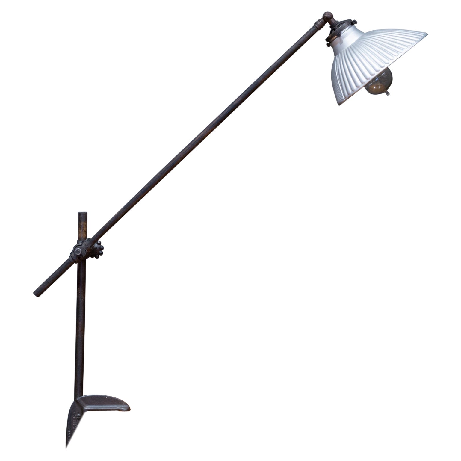Lampada industriale regolabile con paralume in vetro c.1920