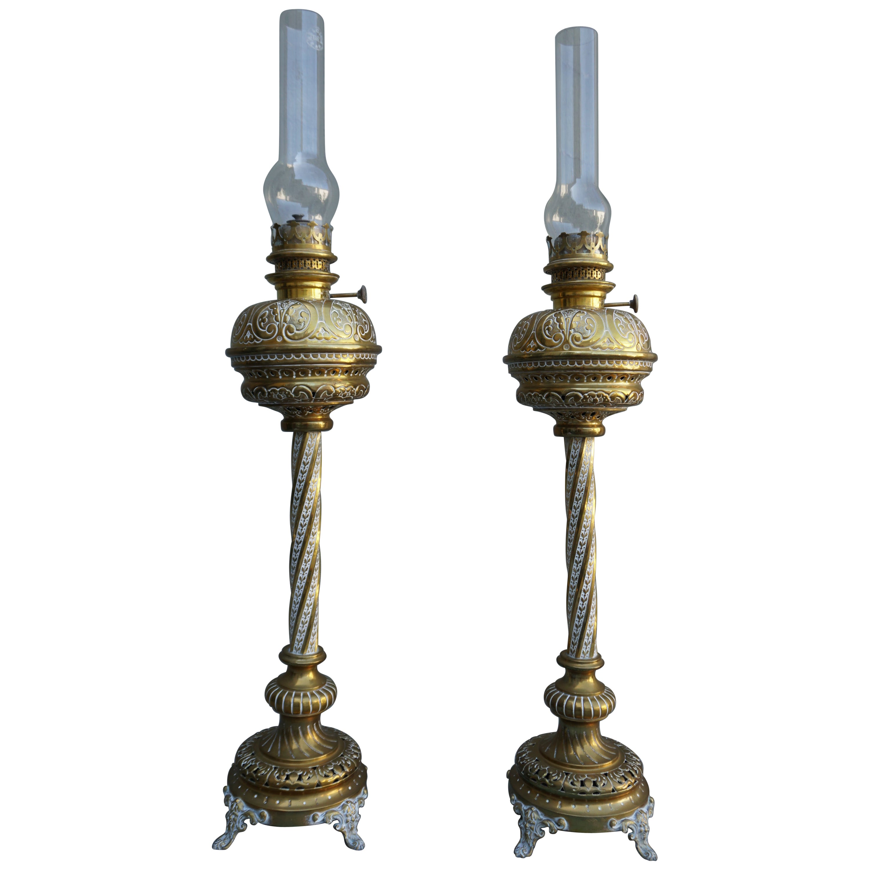 Pair of Antique Victorian Reeded Column Brass Oil Lamps For Sale