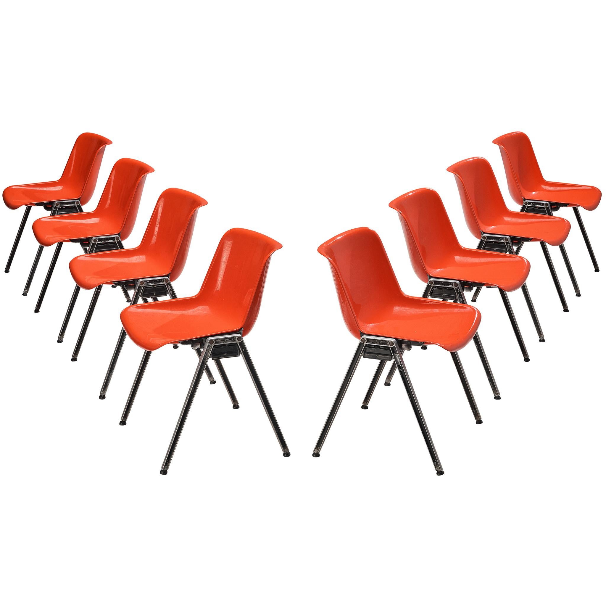Centro Progetti Tecno Ensemble de huit chaises 'Modus' empilables