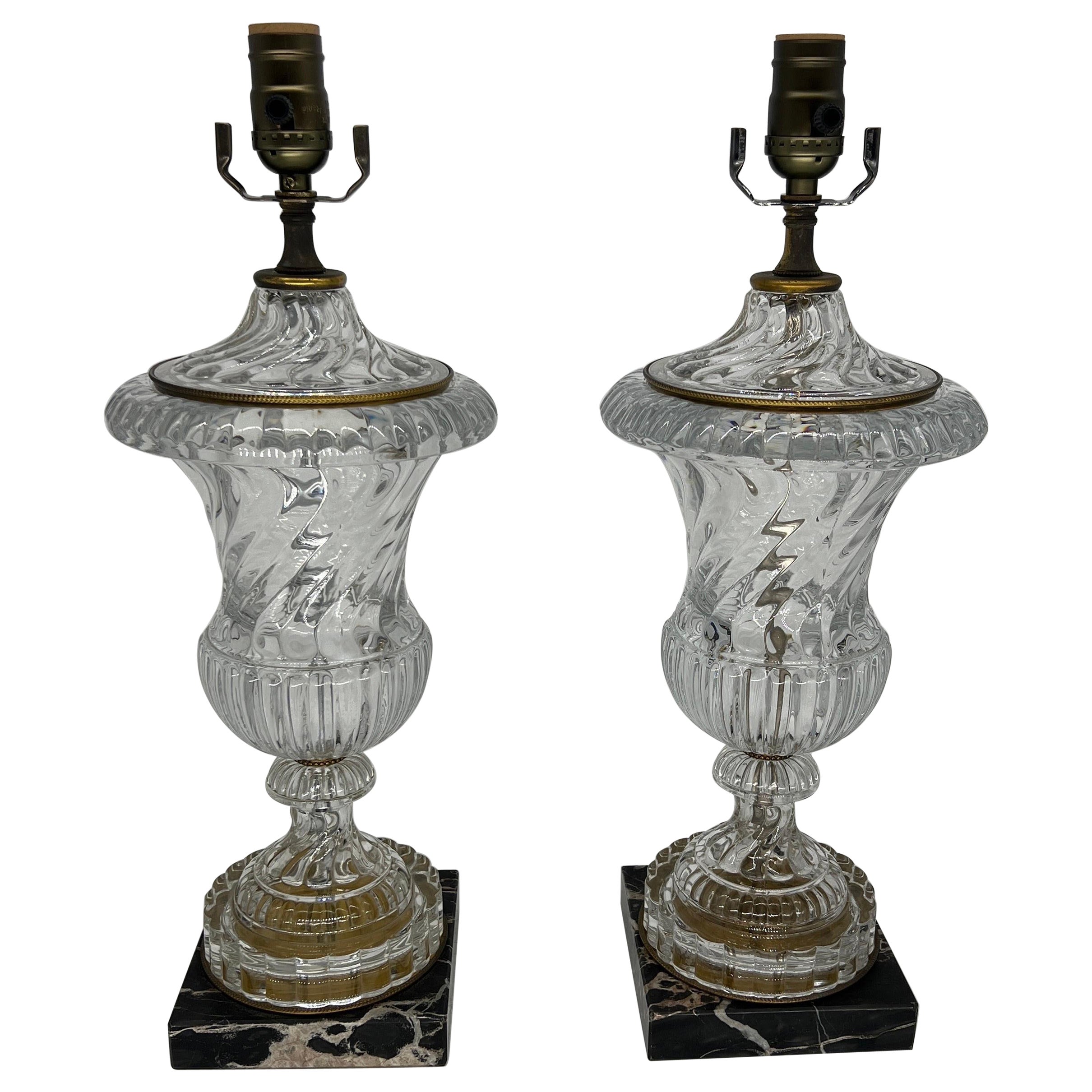 Paire de lampes de table en cristal et marbre de style Baccarat de Paul Hanson 