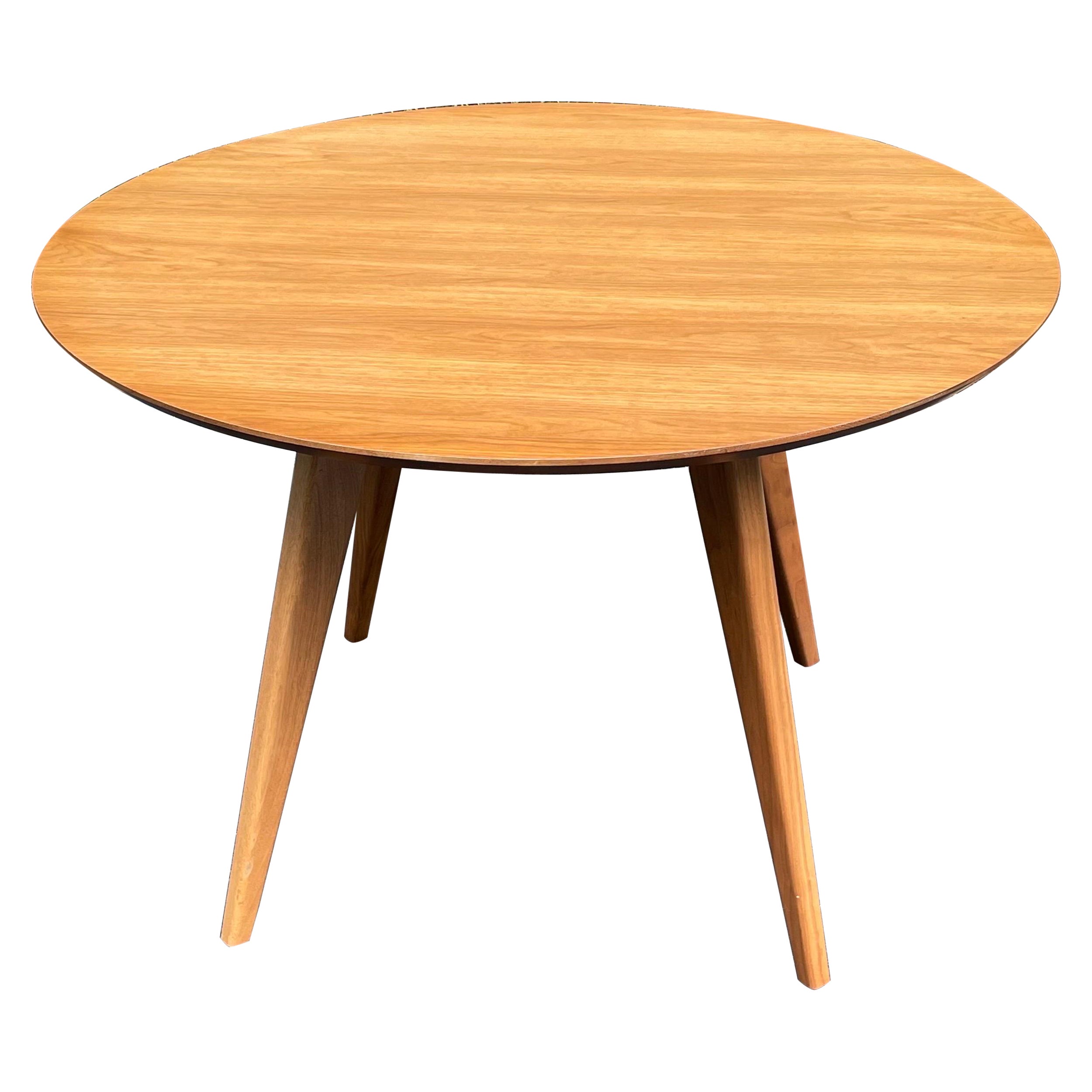 Dining Table in Round Walnut Model 42 by Jens Risom for Knoll 