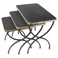 Ensemble de 3 tables basses de canapé noires Design du 20ème siècle dans le style de Jacques Adnet