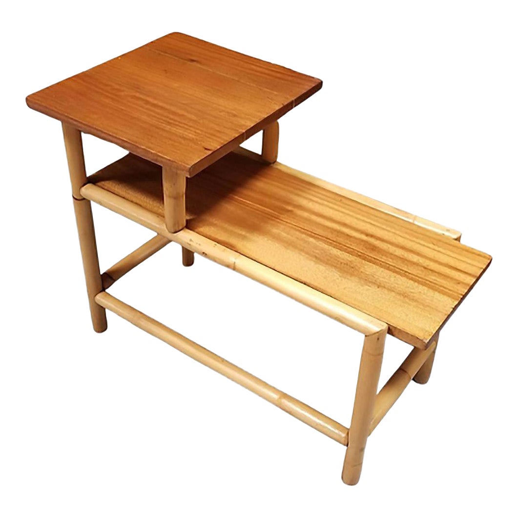 Mesa de lámpara auxiliar restaurada de ratán y caoba de 2 niveles