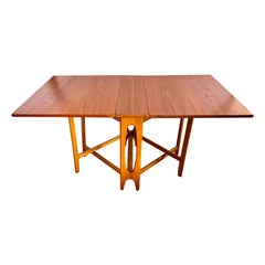 Table de salle à manger danoise en teck moderne du milieu du siècle rare à double pied extensible