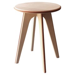 Tabouret ASSY en frêne blanchi et cuir orange de Mademoiselle Jo