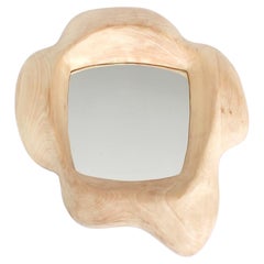 Miroir moderne français en bois d'orme blanchi de forme organique 