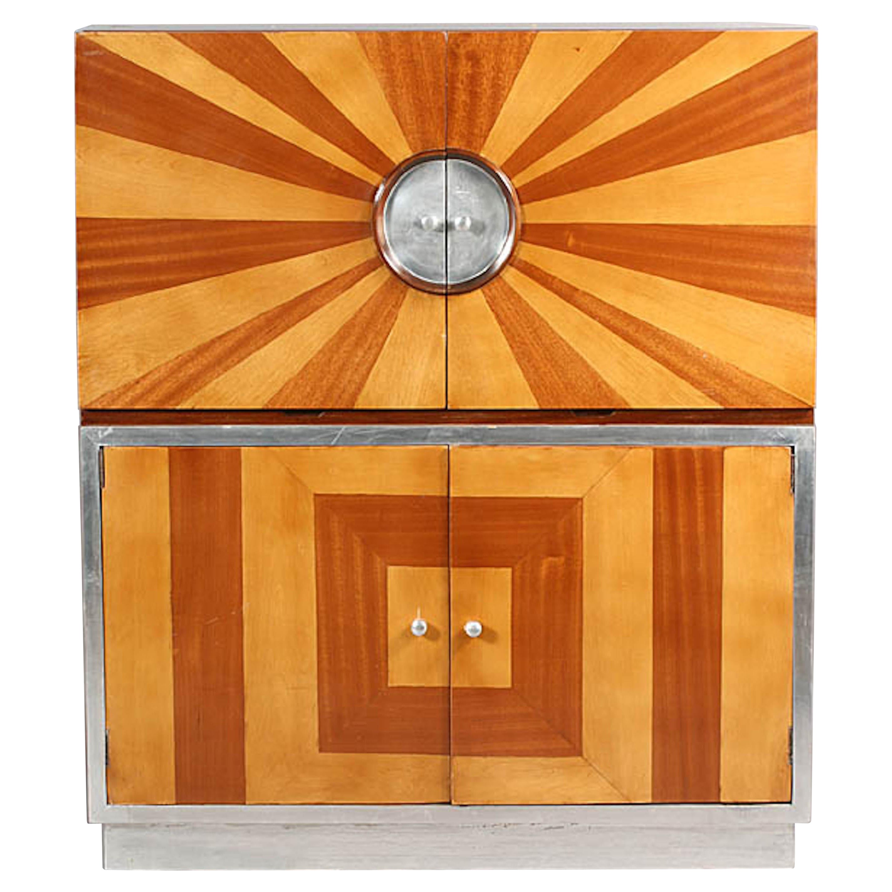 Période Art Déco Acajou et bois satiné "sunburst".   Meuble bar 