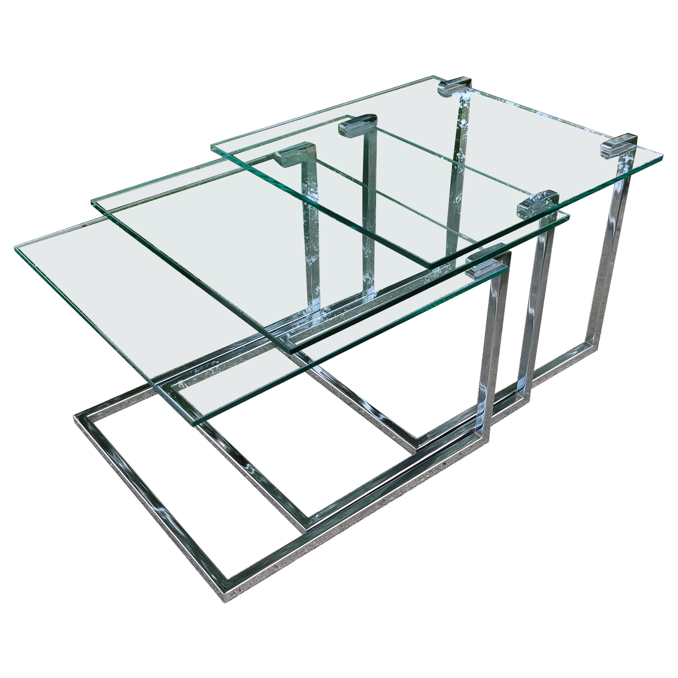 Set aus drei Schachteltischen aus Glas und verchromtem Stahl des Design Institute America im Angebot