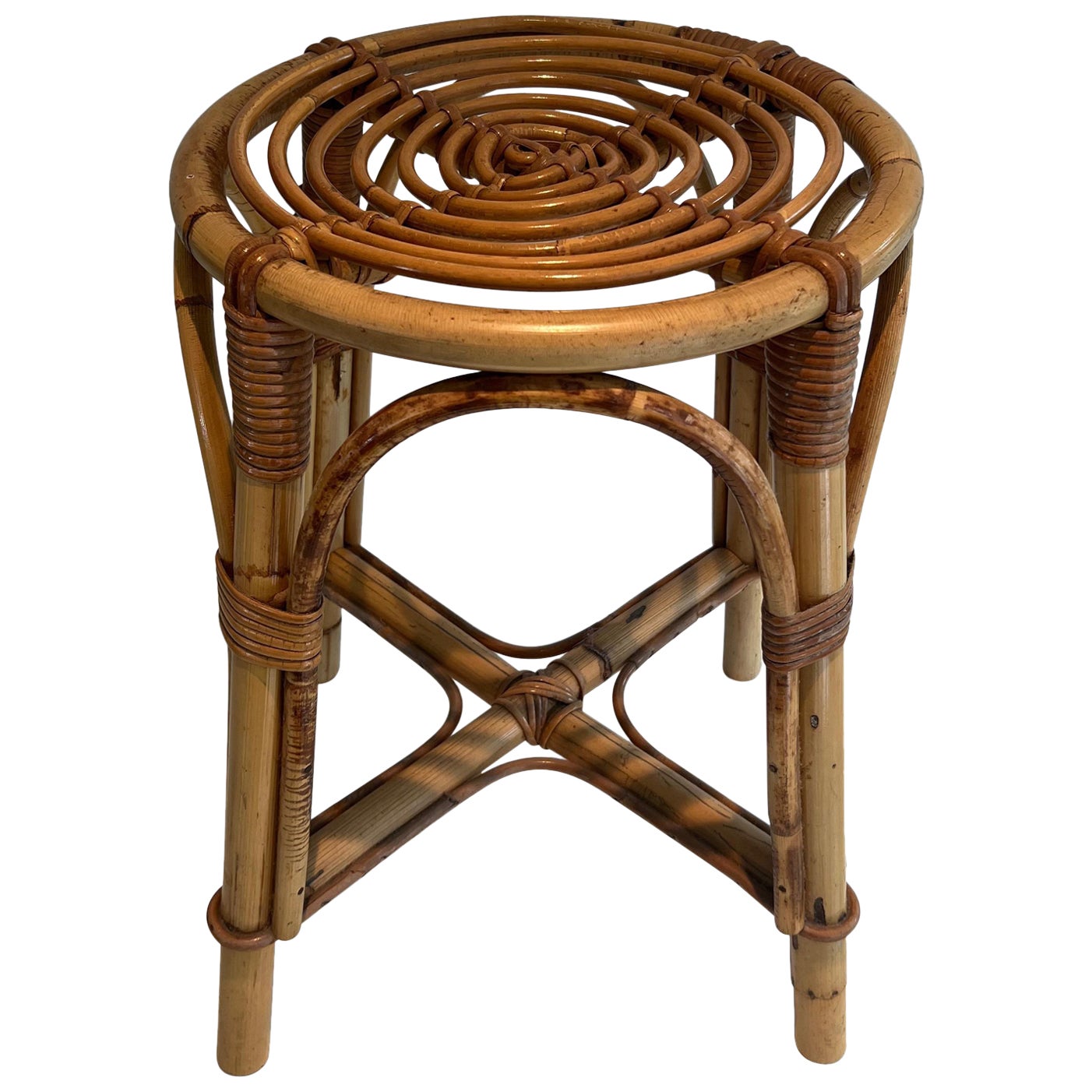 Taburete de ratán. Obra francesa. Alrededor de 1950
