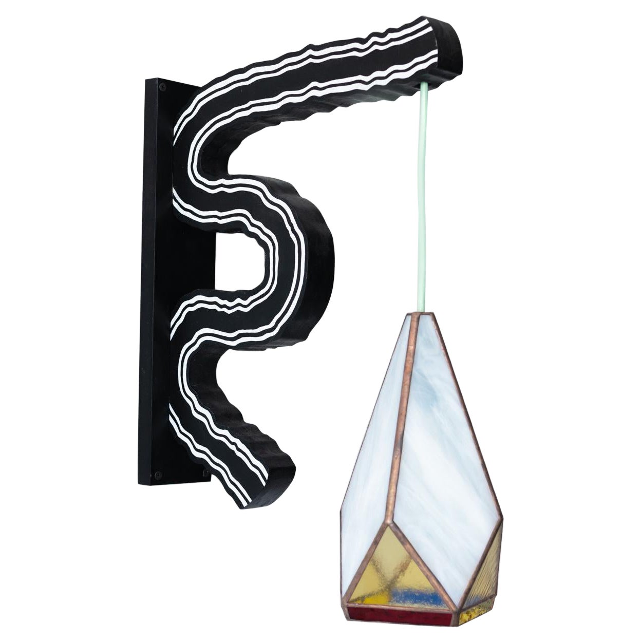 "Lightpole" vitrail, applique en bois peint, Collaboration avec l'Ami de tous.