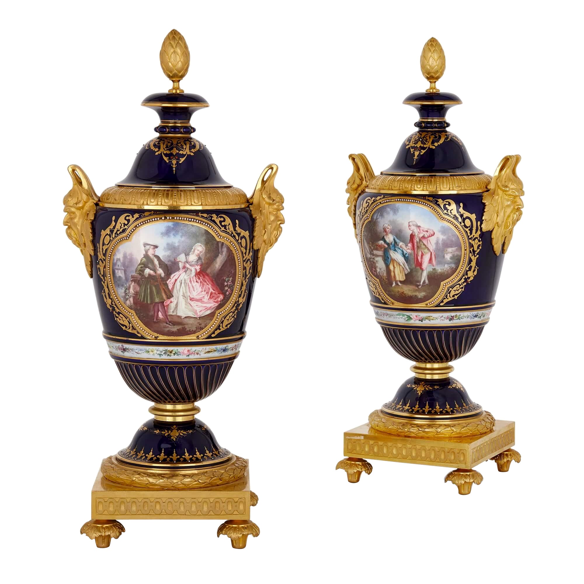 Paire de vases en bronze doré et porcelaine ornée de bijoux de style Sèvres 