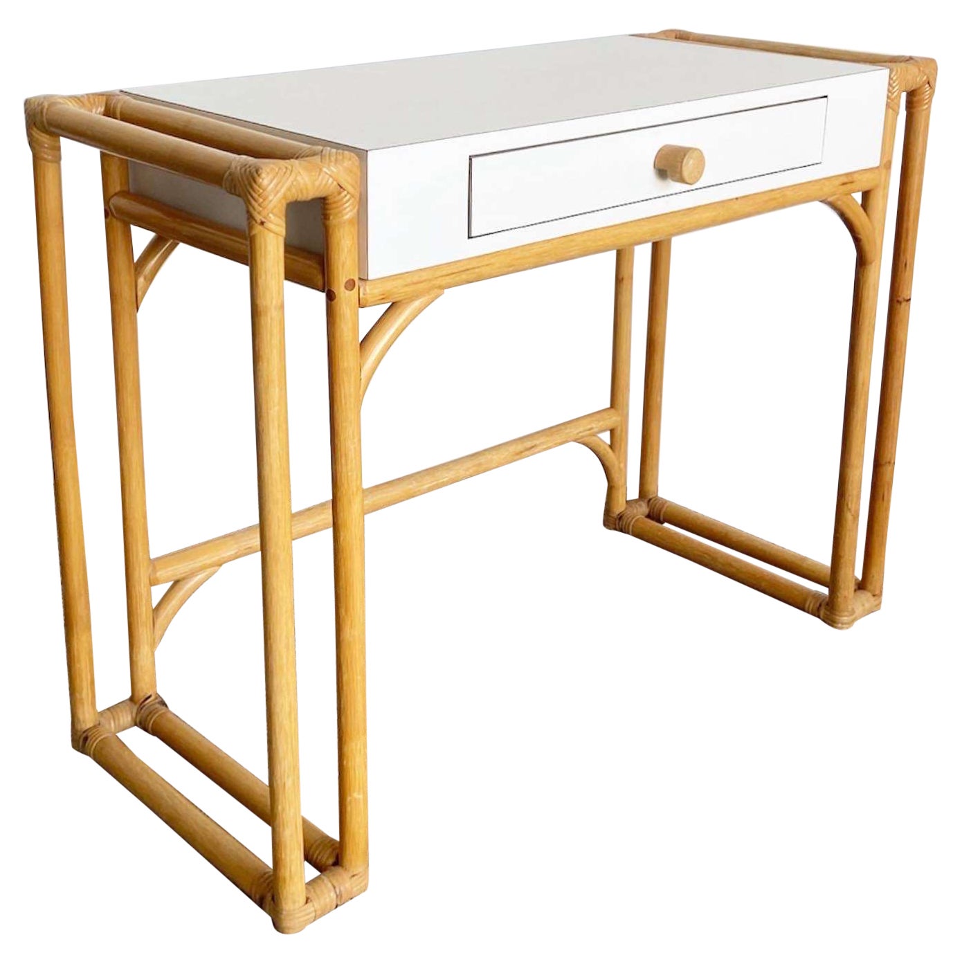 Weißer, matt, Laminat-Bambus-Rattan-Schreibtisch im Boho-Chic-Stil