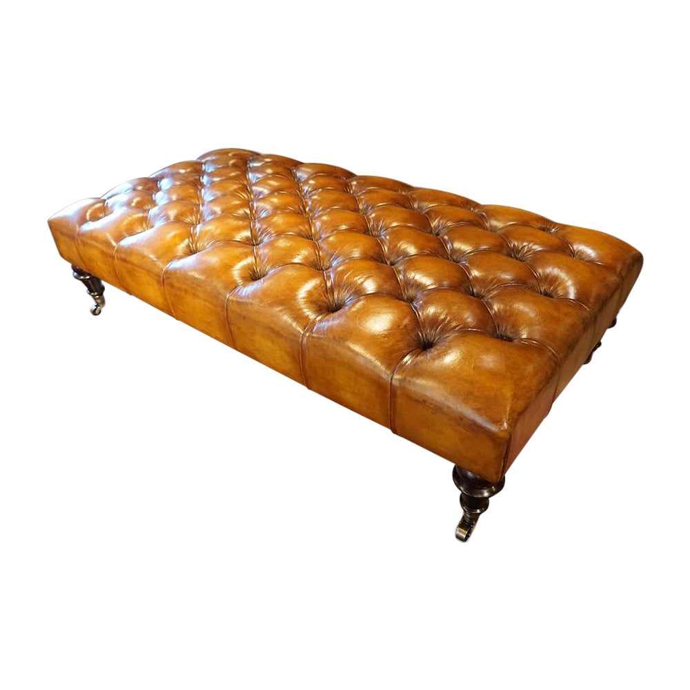 Large Chesterfield buttoned leather stool For Sale