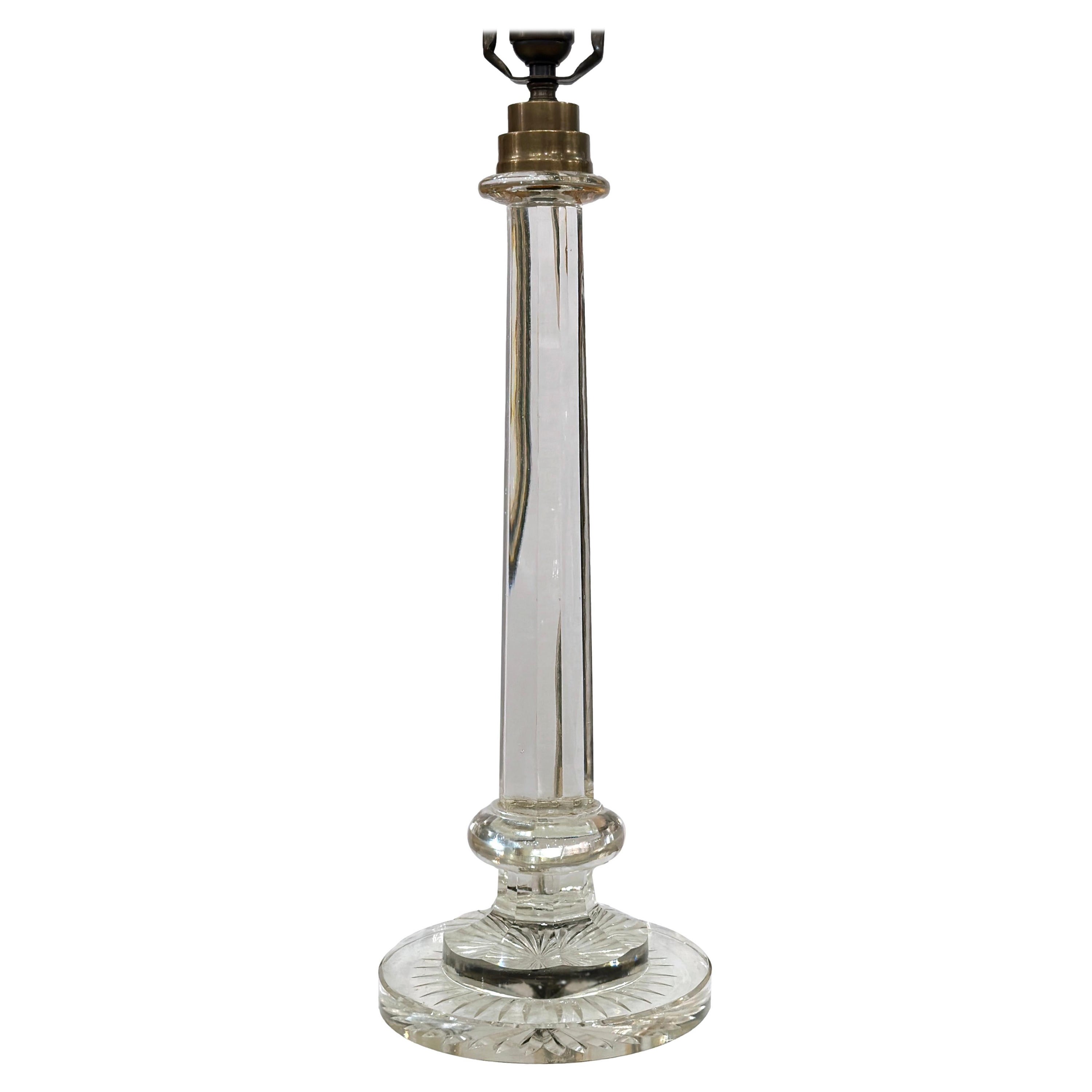 Une lampe anglaise en cristal taillé en vente