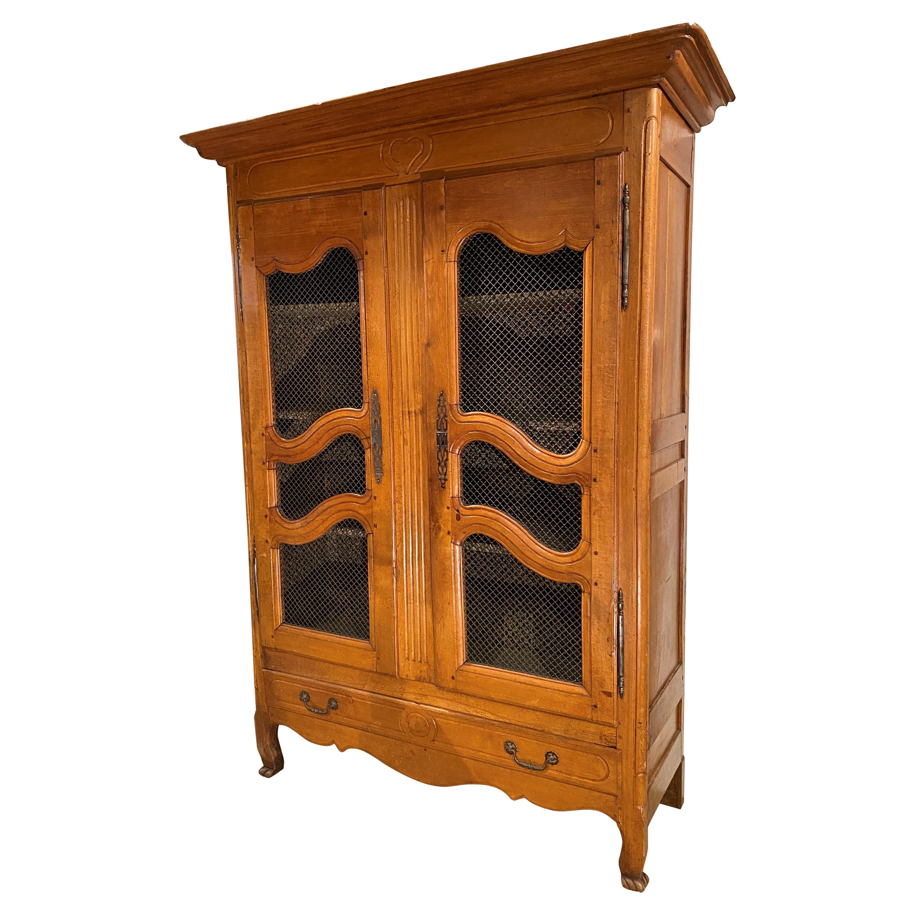 Armoire provinciale française du 18ème / 19ème siècle en bois fruitier avec portes avant en fil de fer