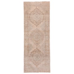 Alfombra turca de galería Oushak Vintage de mediados del siglo XX, paleta neutra