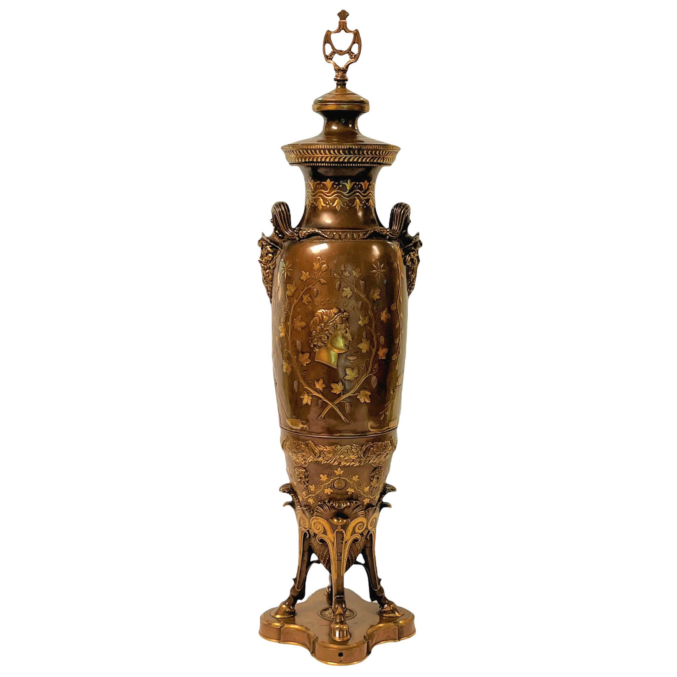 Vase en bronze néoclassique de Bacchanale de Barbedienne monté en lampe en vente