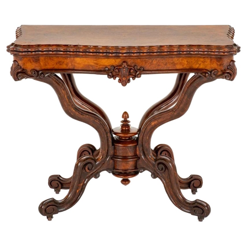 viktorianischer Kartentisch aus Nussbaumholz aus der Zeit von 1860