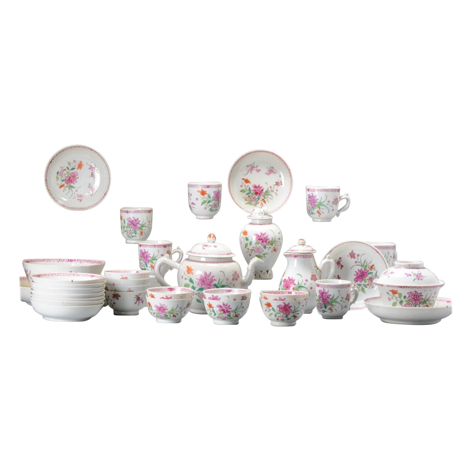 Antique 33 Pieces Chinese Porcelain Tea Serving Set Teapot Fencai, 18th Century For Sale