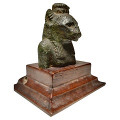 Ägyptische Bronzefigur einer löwenköpfigen Seckhmet-Göttin, 21./25. Dynastie, 107