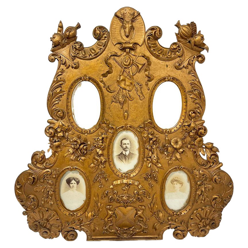 19th Century Noble Gilt wooden Family photo Frame, American History For Sale