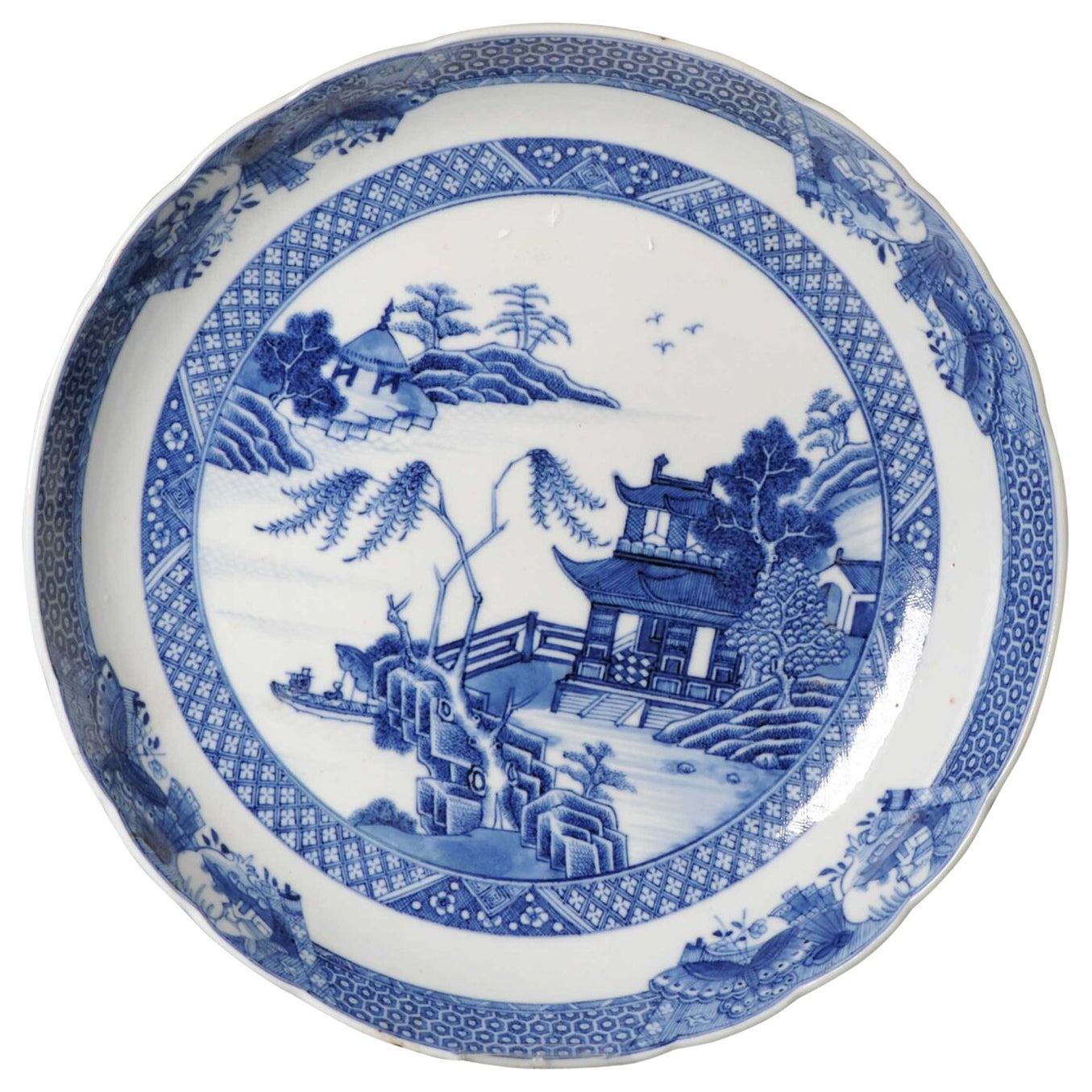 Plat en porcelaine chinoise de la période Qianlong, paysage de rivière, qualité impériale, 18 C