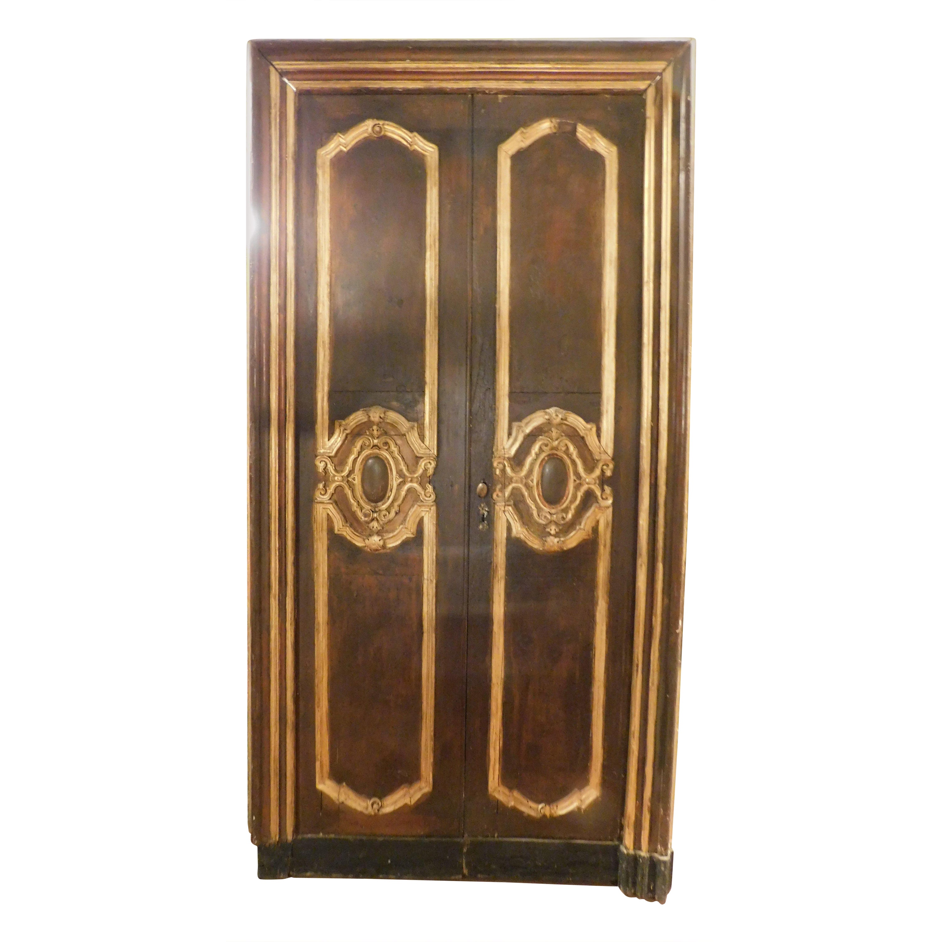 juego de 2 puertas dobles con marco, lacadas en marrón y dorado, Italia en venta