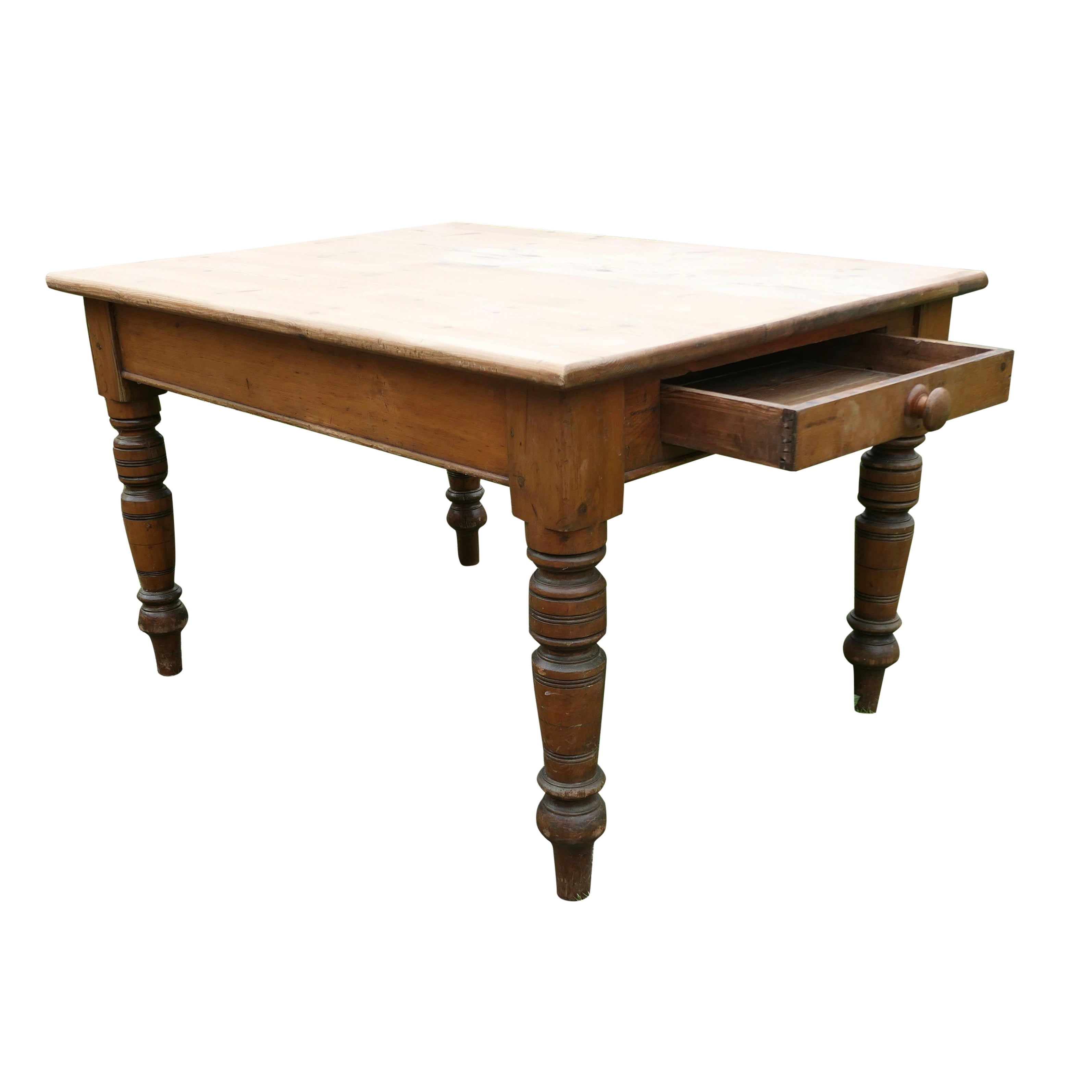 6 Seater Farmhouse Pine Table    This is a good Rustic Farmhouse table  For Sale