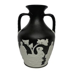 Vase "Portland" en basalte noir de Wedgwood, C.C. 1850.