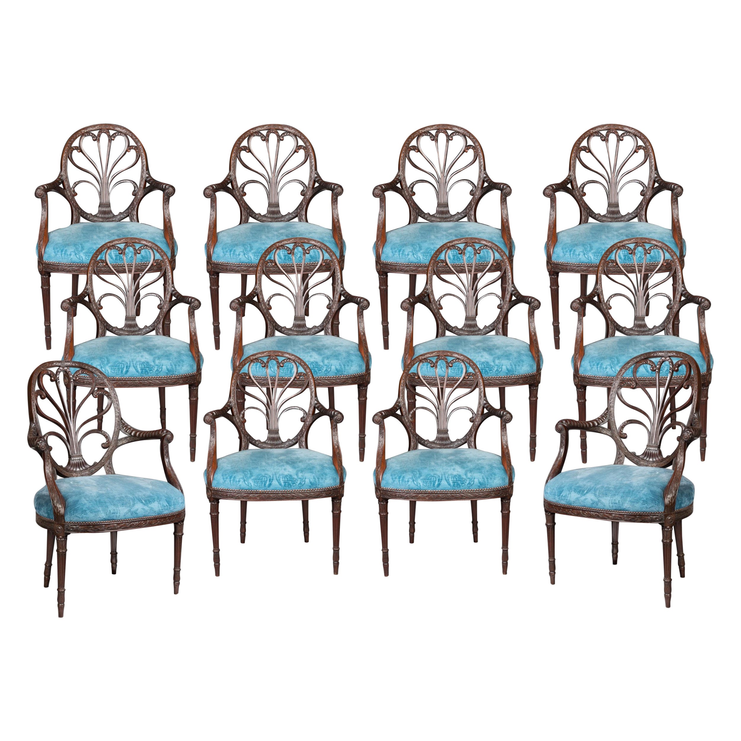 Ensemble de douze chaises de salle à manger en acajou de style néo-classique anglais du 19e siècle