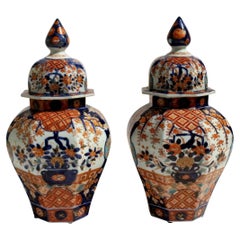 Vers 1860-80 Paire de jarres couvertes japonaises Imari