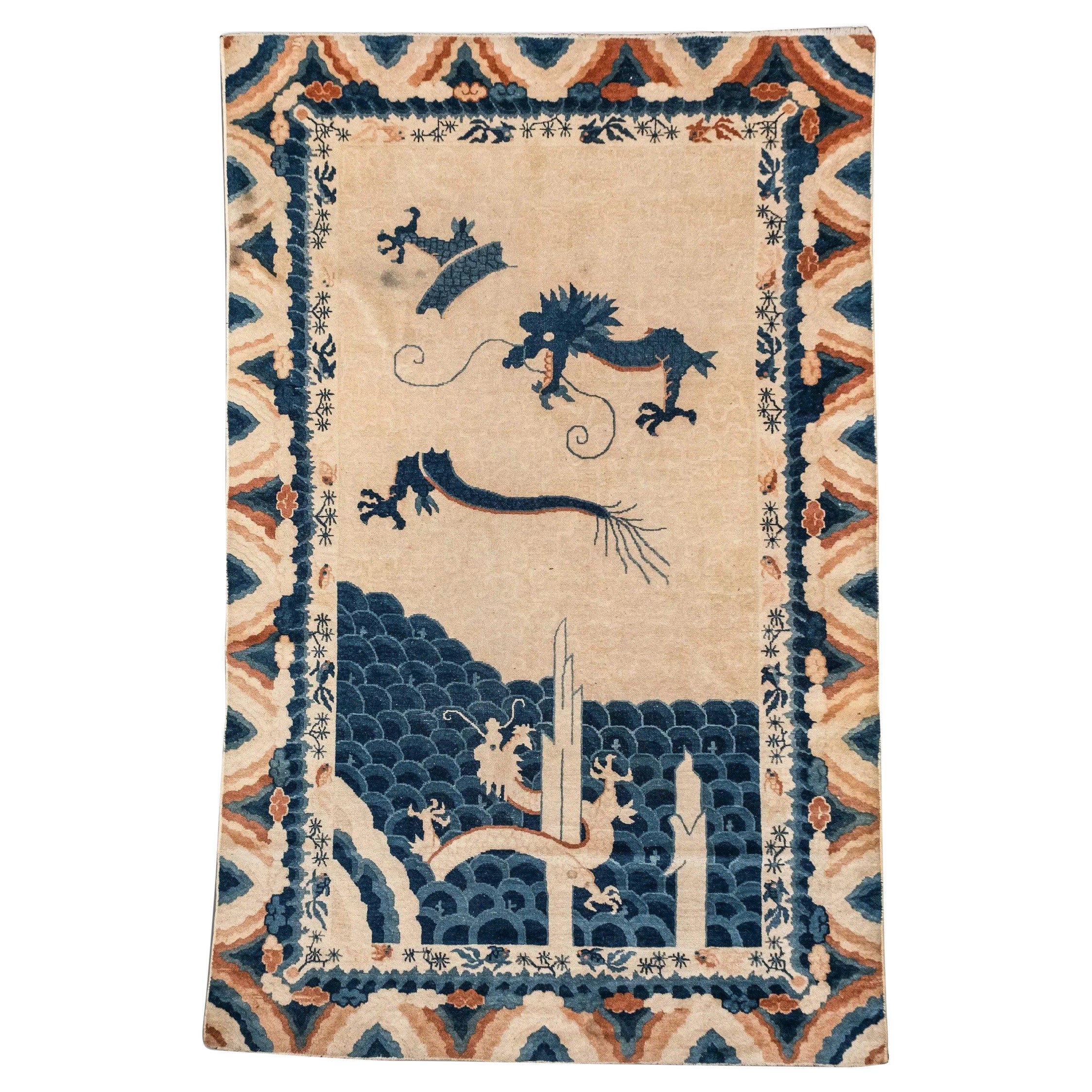 Chinesischer Pekinger Drachenteppich des späten 19. Jahrhunderts