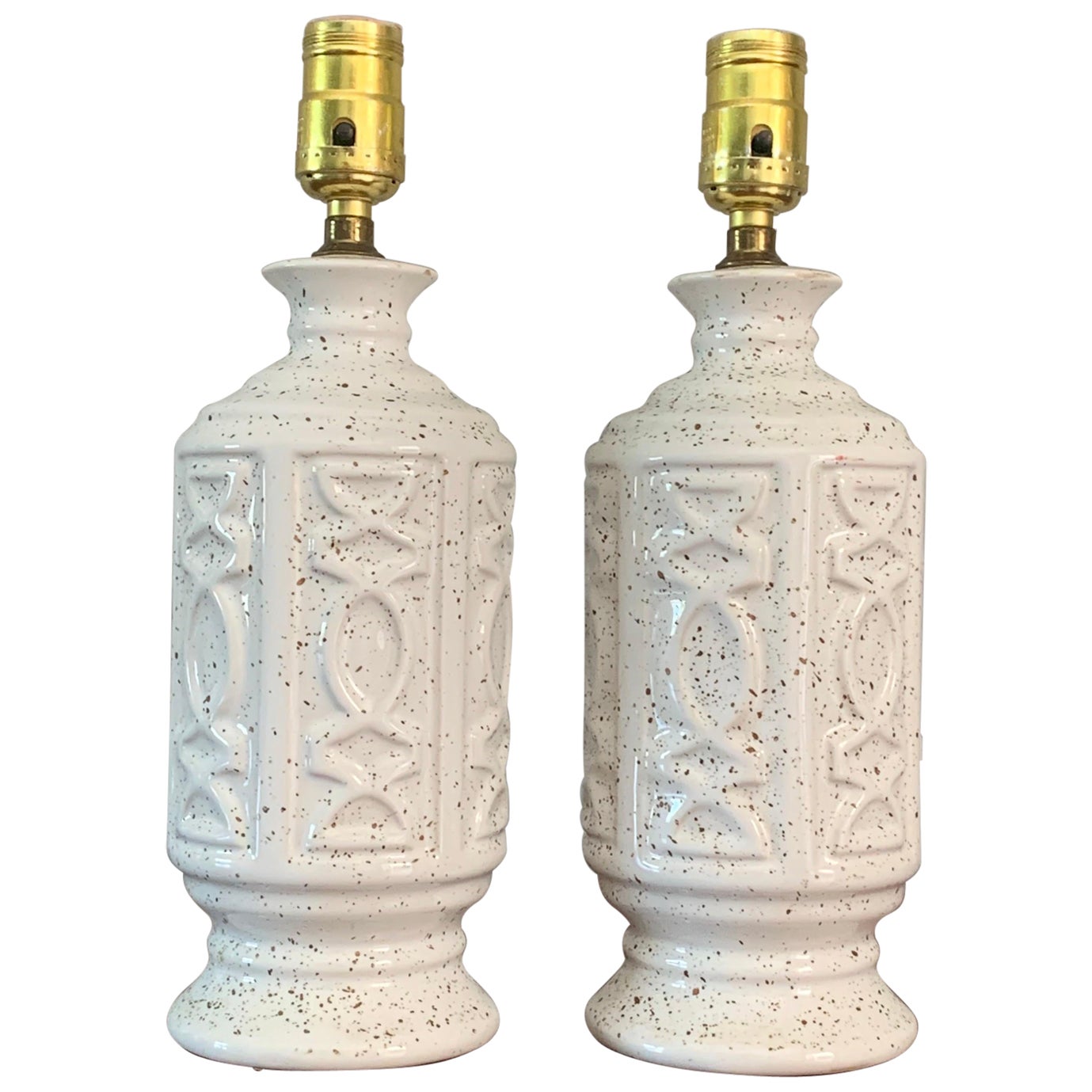 Weiße Mid-Century-Modern-Tischlampen mit Gold, Paar im Angebot