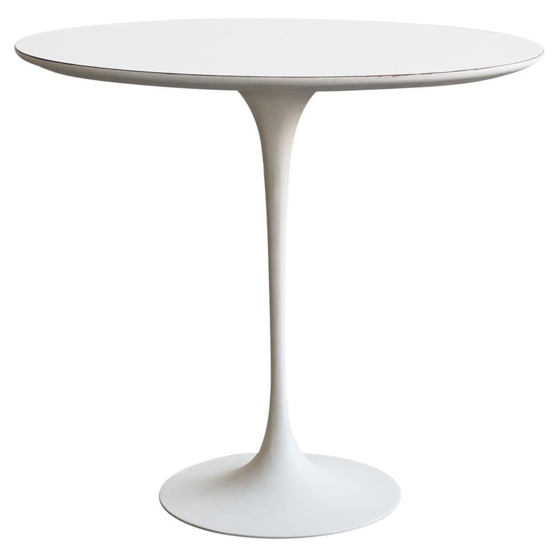 Very early Eero Saarinen for Knoll Tulip table, oval shaped top circa 1957 For Sale